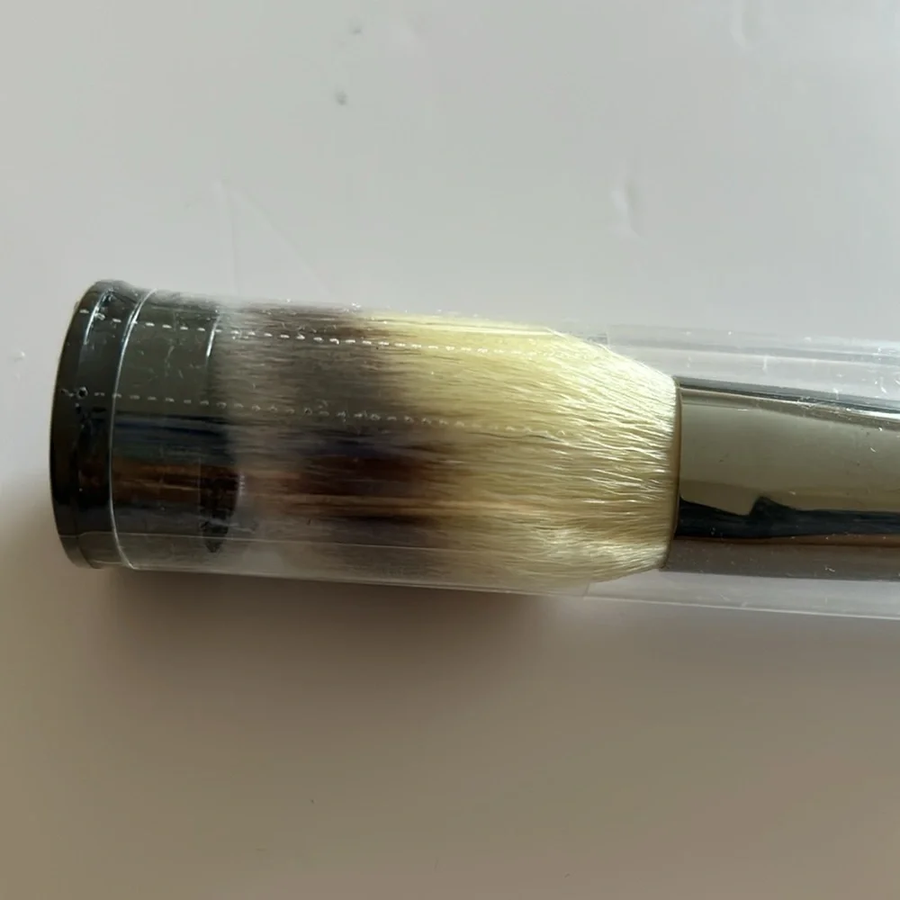 IT Cosmetics Heavenly Luxe French Boutique Blush Brush #4 cream & Powde…